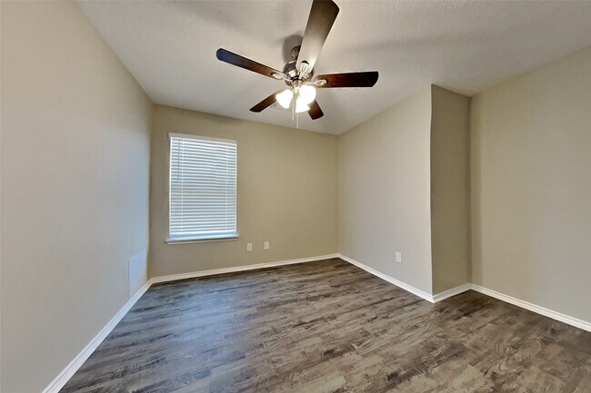 Building Photo - 29249 Legends Valley Dr