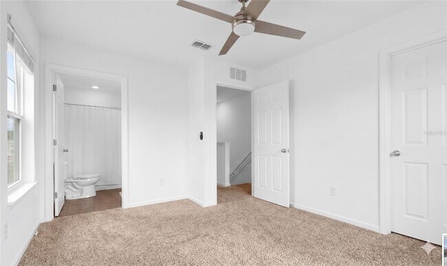 Foto del edificio - 57 Elmhurst Ln