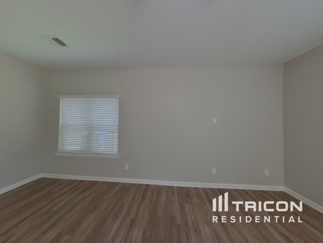 Building Photo - 437 Eastfair Dr