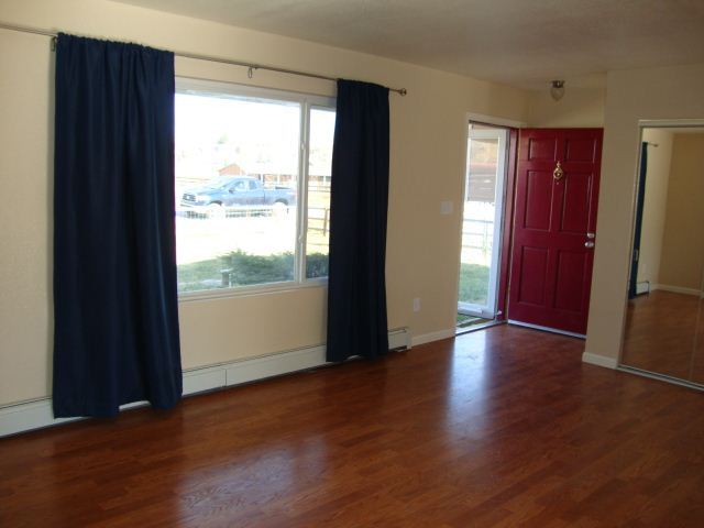 Large living room entrance on ground level - 13022 W 75th Pl
