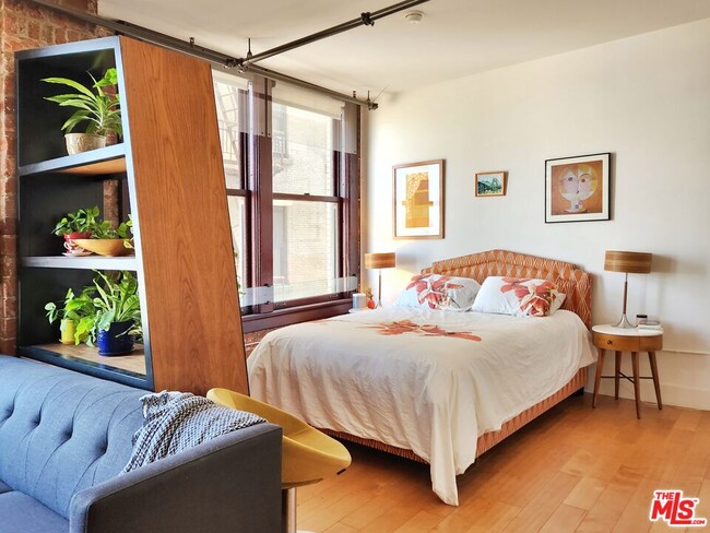 Foto del edificio - 460 S Spring St