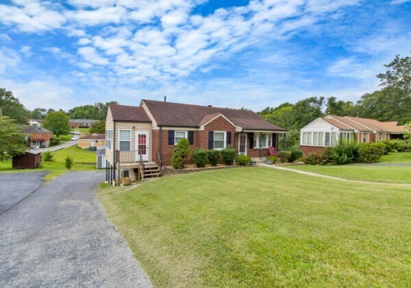 Building Photo - 1716 Merritt Dr
