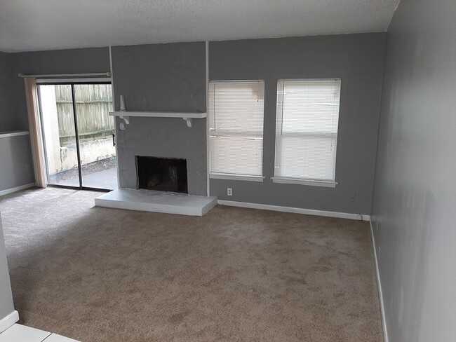 Foto del edificio - 2032 Oak Park Ln