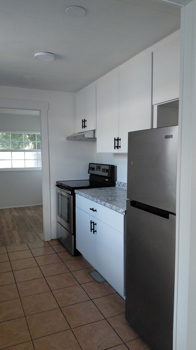 Foto del edificio - 6132 108th Ave N