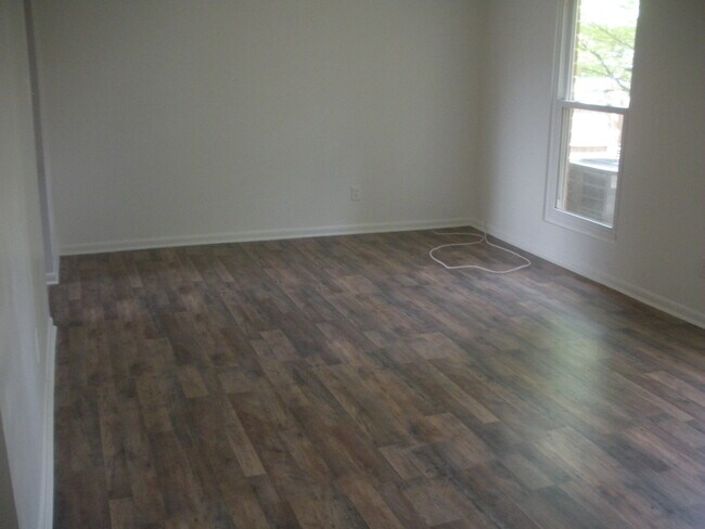 Foto del edificio - 79 Chestnut Dr
