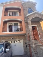 Building Photo - 551 Walnut St