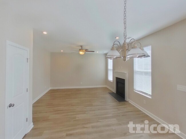 Foto del edificio - 323 Disley Way