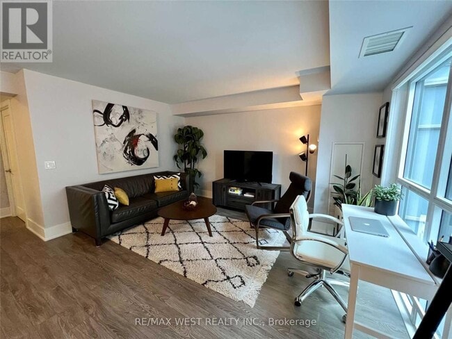 Photo du bâtiment - 300 Front St W