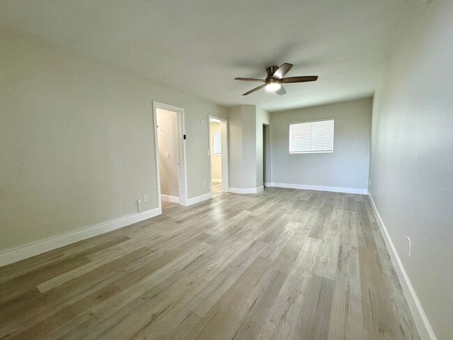 Building Photo - Spacious Studio Apartment Available in the Heart of La Jolla!