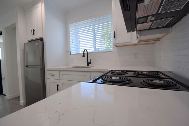 Foto del edificio - 5340 Whitsett Ave