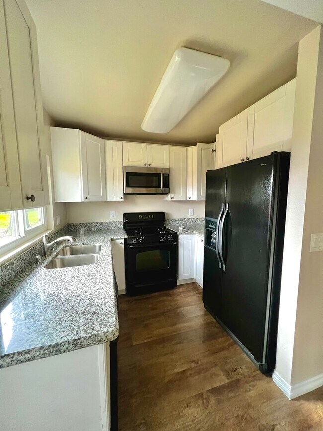 Building Photo - Ground Floor Unit in Santee!