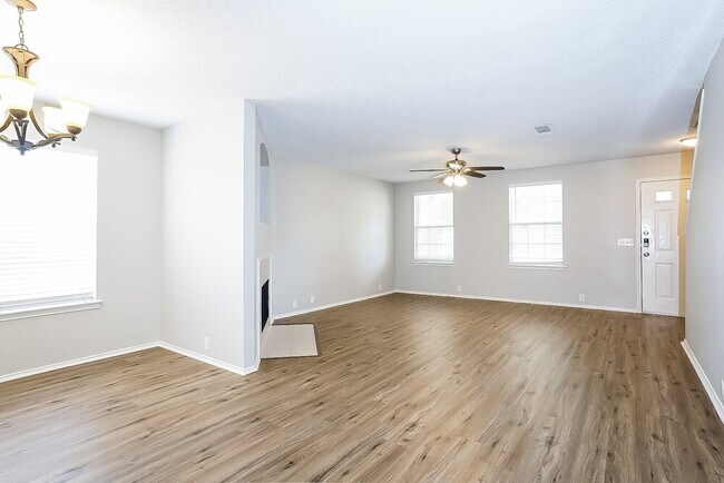 Building Photo - 1605 Columbia Dr