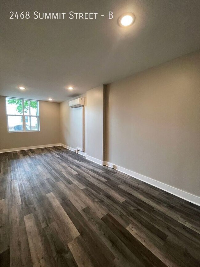 Foto del edificio - 2468 Summit St