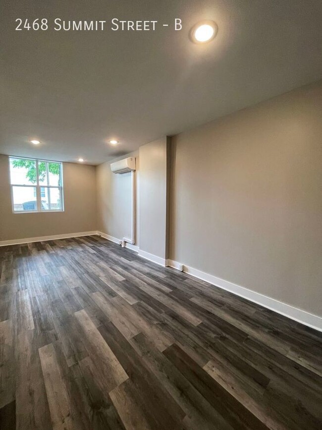 Building Photo - Studio Apartment Near Campus/Short North a...