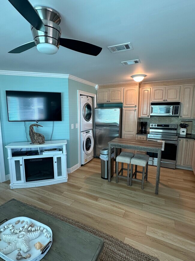 Foto del edificio - 17214 Front Beach Rd