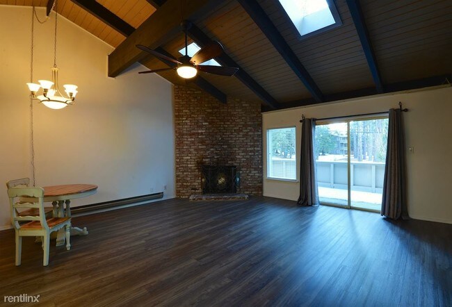 Building Photo - 321 Ski Way