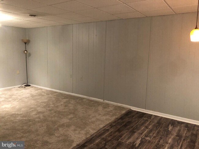 Building Photo - 233 Balin Ct