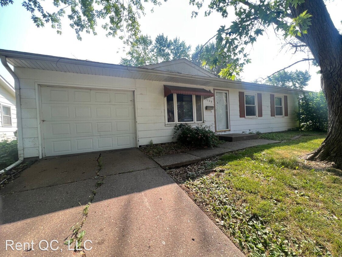 3 br, 1 bath House 3329 Kimberly Downs Rd House Rental in Davenport, IA