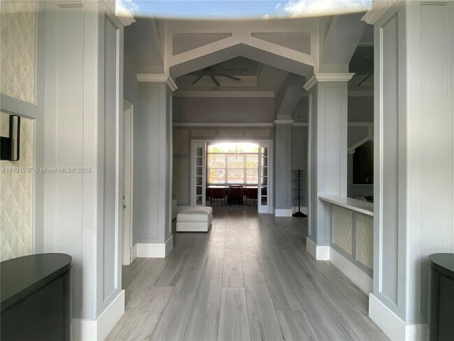 Foto del edificio - 9825 Baywinds Blvd