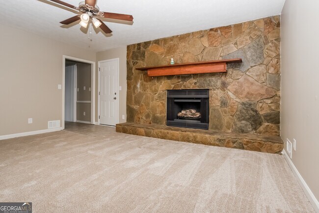 Building Photo - 3851 Sundowner Ct SE