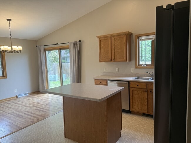 Building Photo - 2701-2703 N Wuthering Hills Dr