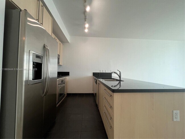 Foto del edificio - 79 SW 12th St