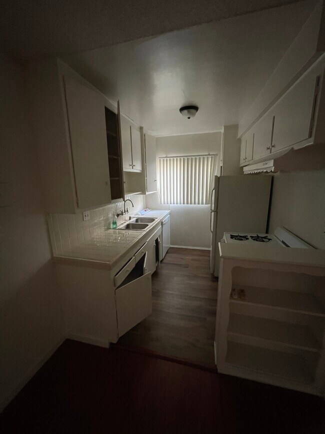 Foto del edificio - 1227 N Genesee Ave