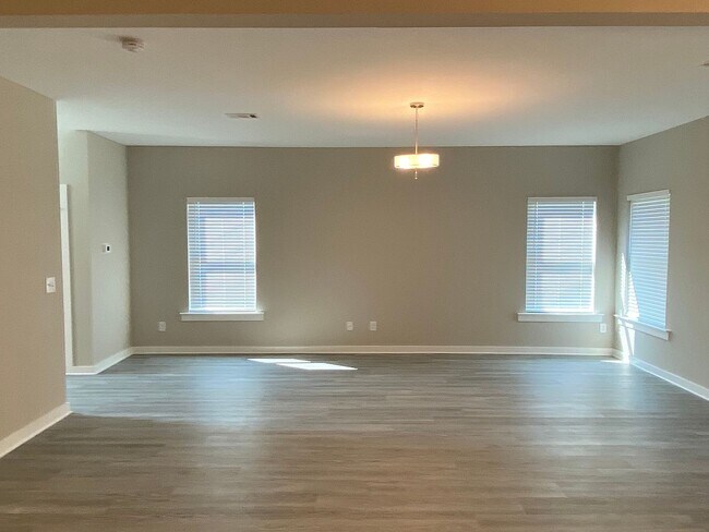 Building Photo - Home for Rent in Brookwood... Available to...