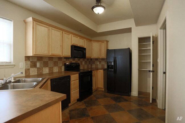 Foto del edificio - 3213-3215 Jenne Hill Dr