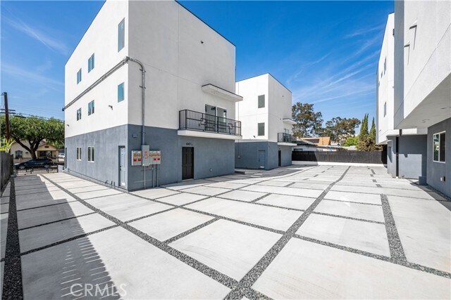 Building Photo - 644 N Boyle Ave