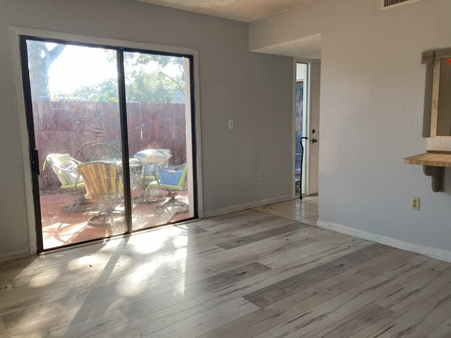 Foto del edificio - 46 Piney Branch Way