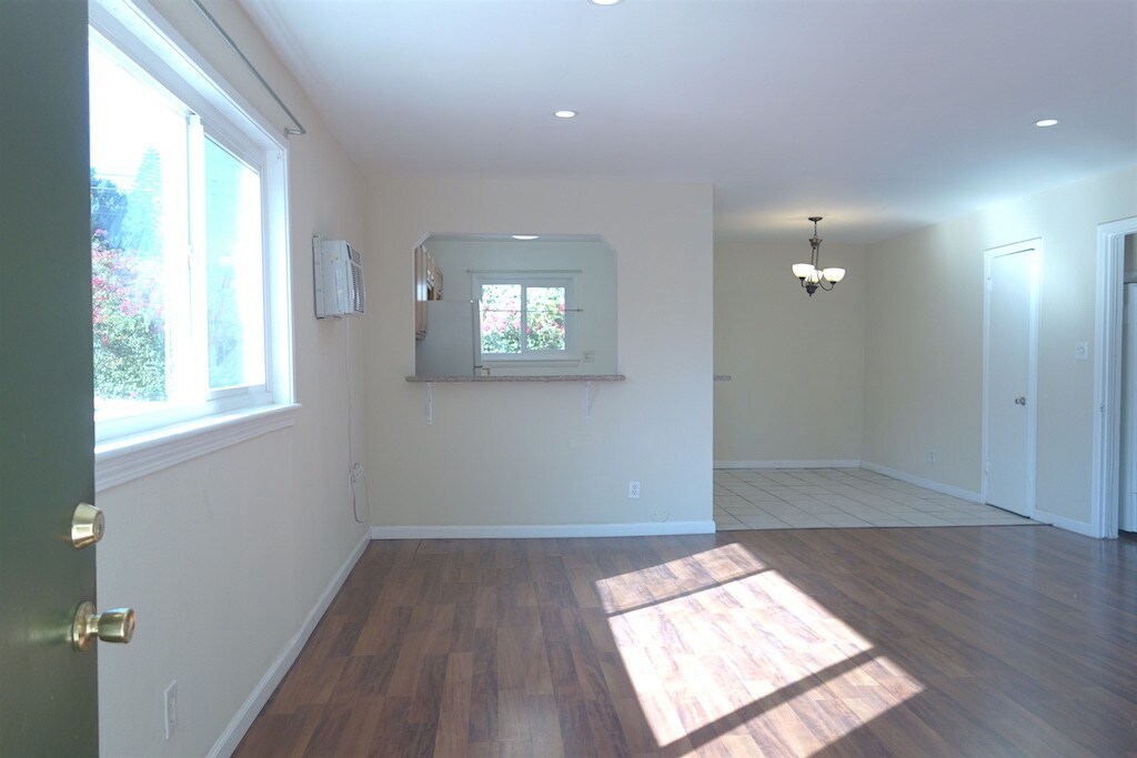 Foto principal - 4009 Sequoia St