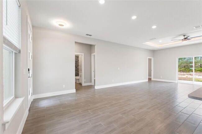 Building Photo - 151 Maple Dr