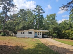 Building Photo - 2046 Frank Ln SE
