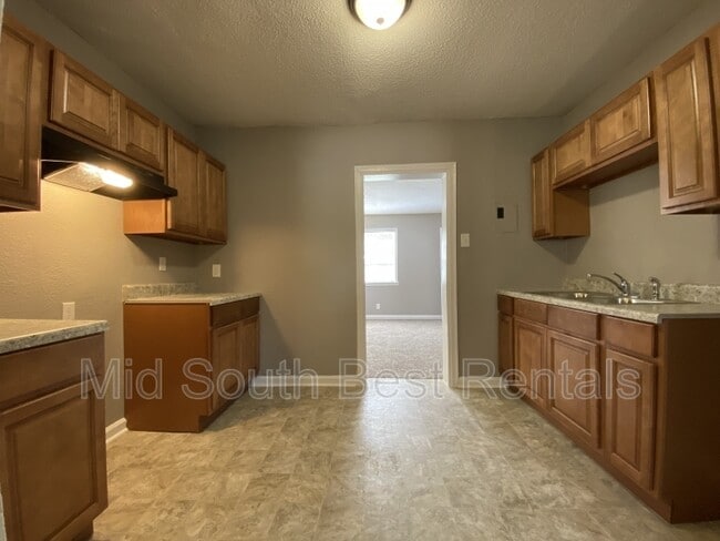 Building Photo - 2536 Dwight Cove
