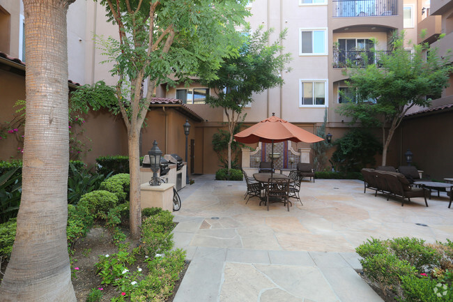 Courtyard - Cantabria Senior Apartments
