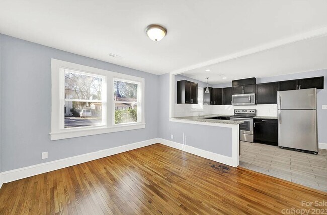 Foto del edificio - 2212 Edison St