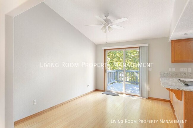 Foto del edificio - 3 bedroom 2 bath Located in highly desirab...