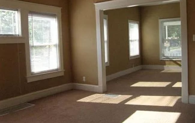 Building Photo - 3 Bed 1 Bath ready to rent!