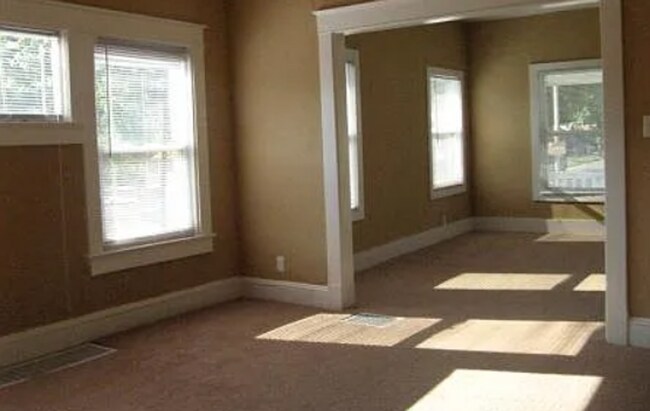 Foto del edificio - 3 Bed 1 Bath ready to rent!