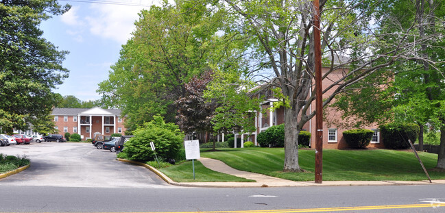 Main Photo - Holly House Apartments