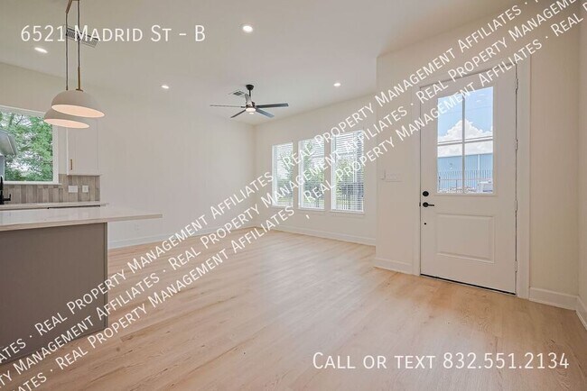 Foto del edificio - 6521 Madrid St