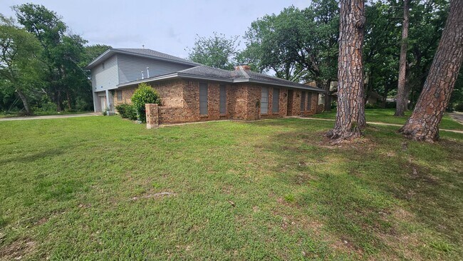 Photo - 1908 Westridge St Apartment