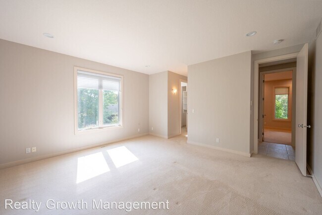 Building Photo - 4 br, 3.5 bath House - 906 Fox Chase Rd SW
