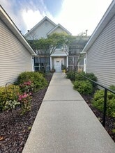 Building Photo - 1610 Oakfield Dr