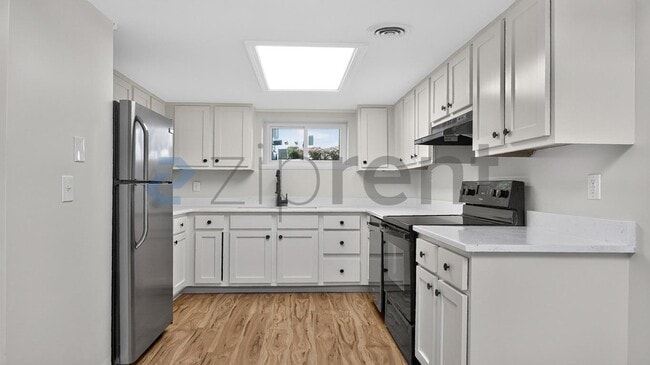 Building Photo - Unit 14
