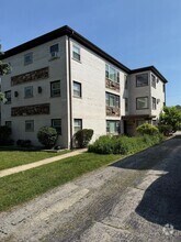 Building Photo - 509 Summit Ave