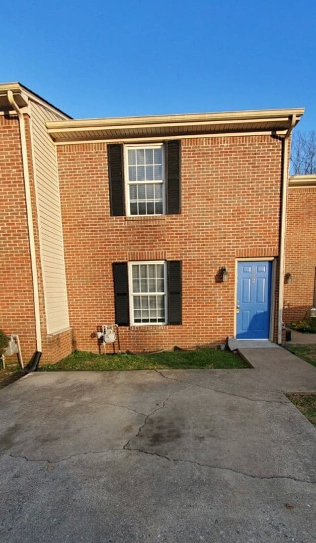 20 Bedroom, 2 bath home located close to Downtown Nicholasville, KY - 20 Bedroom, 2 bath home located close to Downtown Nicholasville, KY