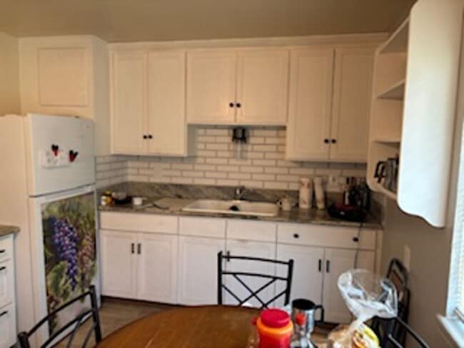Building Photo - Updated charm and space in this 2 bedroom ...
