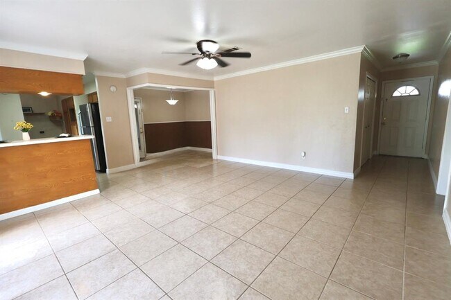 Foto del edificio - 1217 E Brown Ln